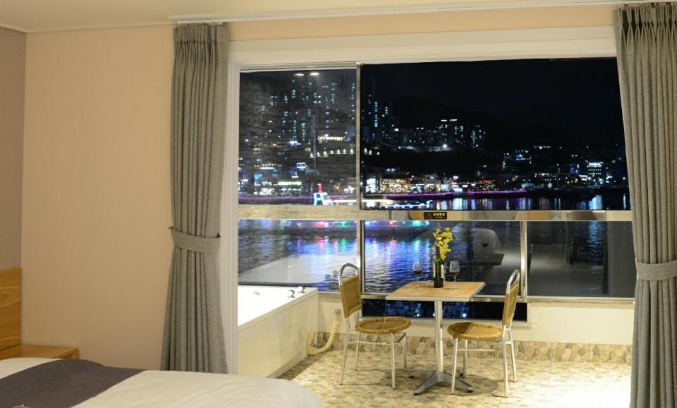 Lium Spa Hostel Йосу Экстерьер фото